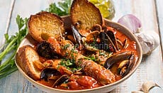 Guazzetto di canocchie e frutti di mare