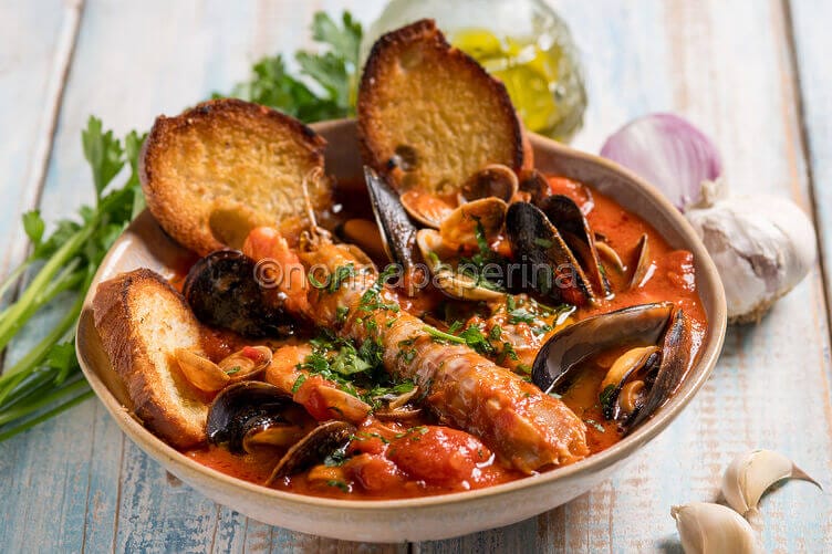 Guazzetto di canocchie e frutti di mare