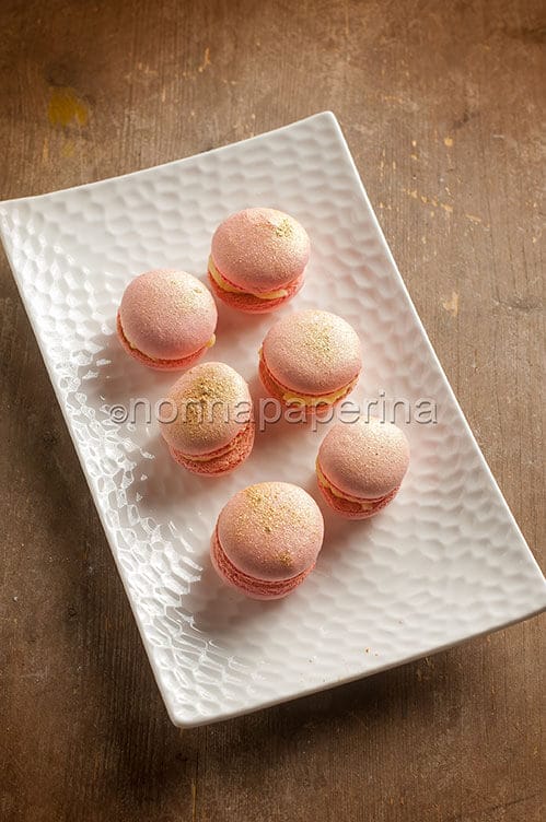 Macaron al limone e pistacchi
