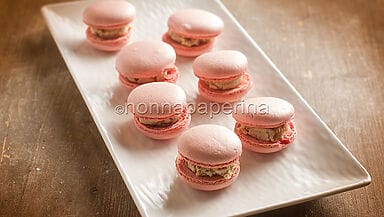 Macaron con patè di coniglio e fichi