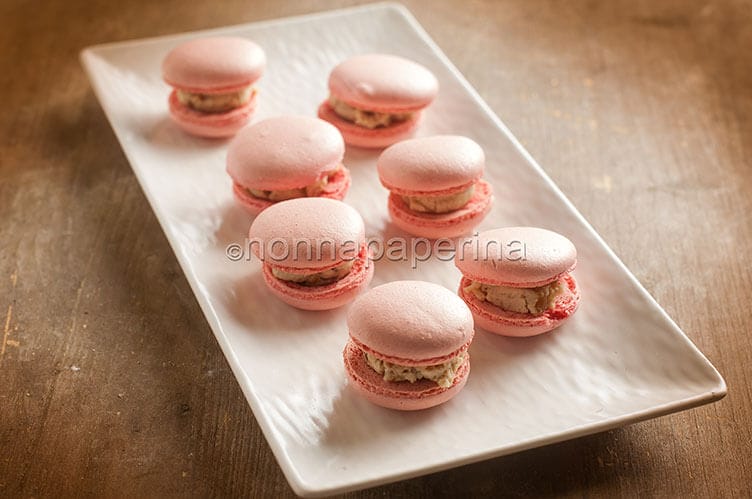 Macaron con patè di coniglio e fichi
