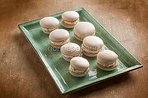 Macaron salati con formaggio di capra, una ricetta sfiziosa Macaron salati con formaggio di capra, una ricetta sfiziosa