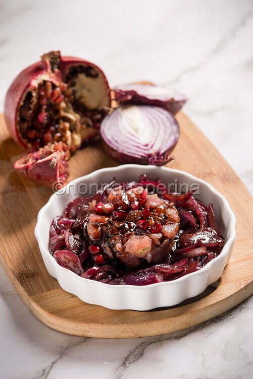 Tartare di tonno con salsa al melograno