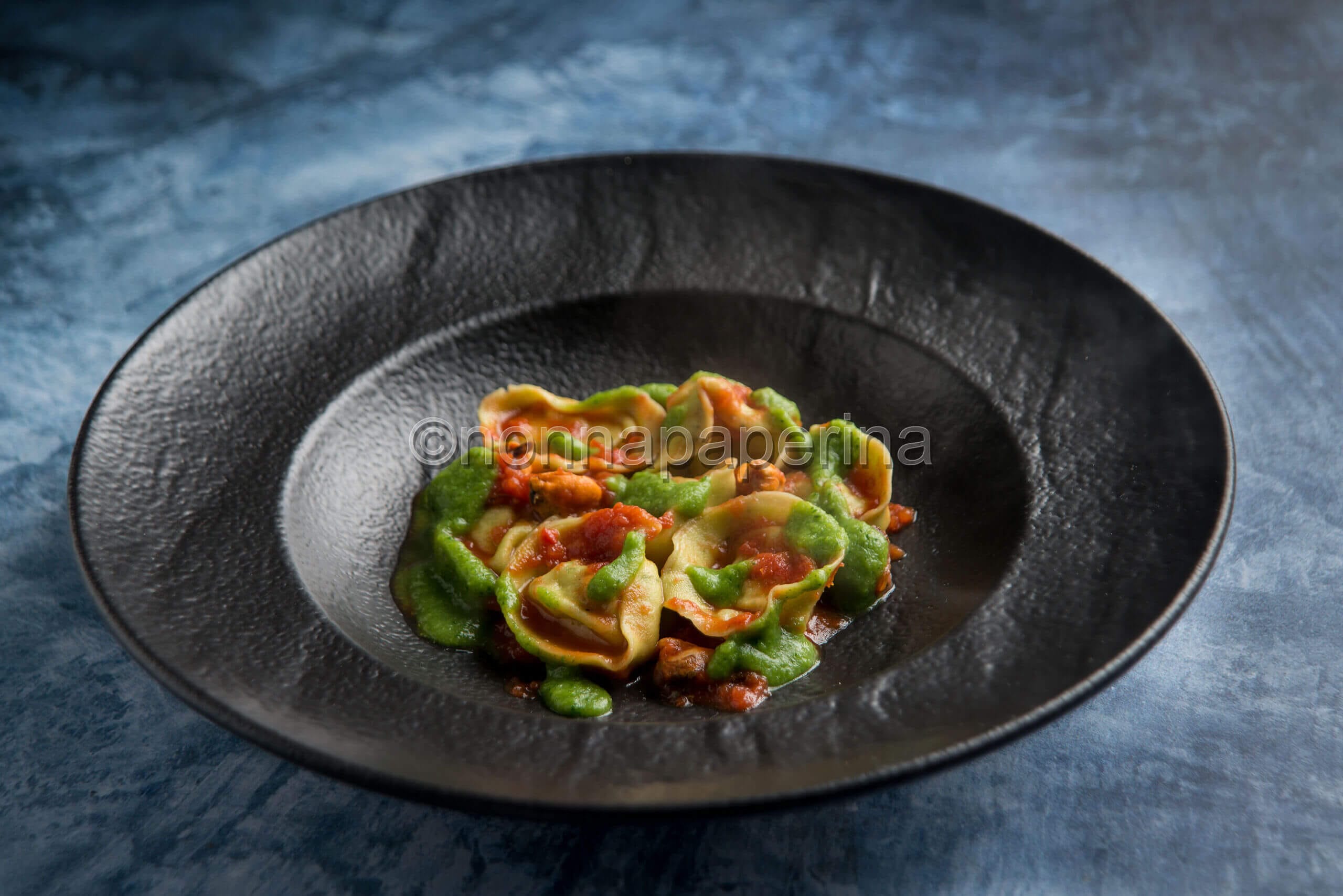 Tortelli di branzino e cozze: una pasta ripiena gourmet