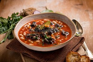 Zuppa di lumache e cannellini, un piatto rustico e nutriente