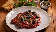 Carne alla pizzaiola, un secondo piatto classico italiano Carne alla pizzaiola, un secondo piatto classico italiano