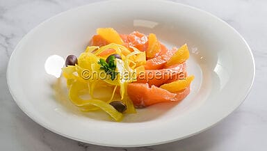Carpaccio di salmone marinato con finocchi