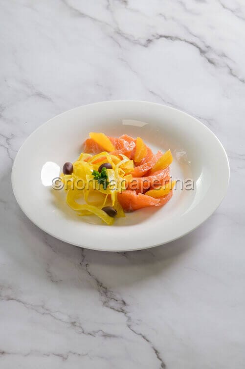 Carpaccio di salmone marinato con finocchi
