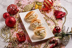 Conchiglie di pasta sfoglia ripiene, un antipasto elegante Conchiglie di pasta sfoglia ripiene, un antipasto elegante