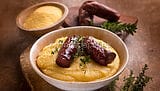 Figatelli con polenta, un classico piatto toscano da gustare