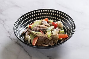 Insalata di manzo, un secondo piatto completo e semplice Insalata di manzo, un secondo piatto completo e semplice