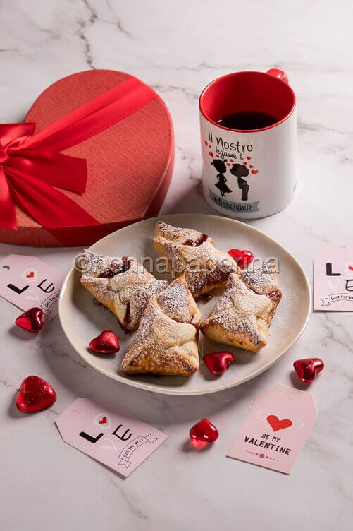 Letterine di sfoglia di San Valentino Letterine di sfoglia di San Valentino