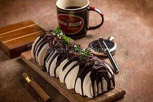 Panna cotta alla menta con glassa al cioccolato, una delizia Panna cotta alla menta con glassa al cioccolato, una delizia