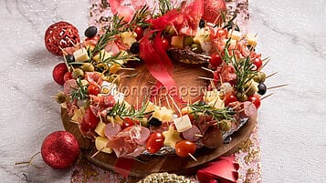 Salumi e formaggi a forma di corona