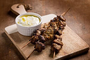 Shish kebab, un ottimo spiedino di carne della cucina turca Shish kebab, un ottimo spiedino di carne della cucina turca