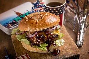 Smash burger, il panino della Festa dell’Indipendenza Smash burger, il panino della Festa dell’Indipendenza