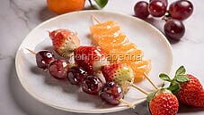 Tanghulu, lo snack dolce cinese a base di frutta caramellata Tanghulu, lo snack dolce cinese a base di frutta caramellata