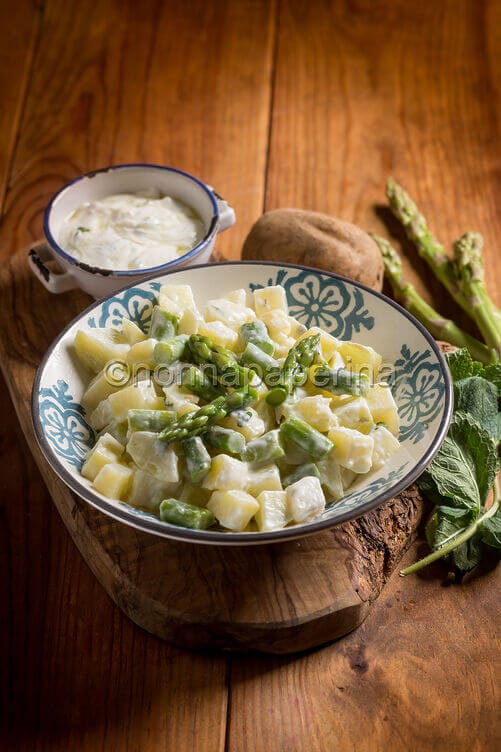Asparagi e patate con yogurt e menta Asparagi e patate con yogurt e menta