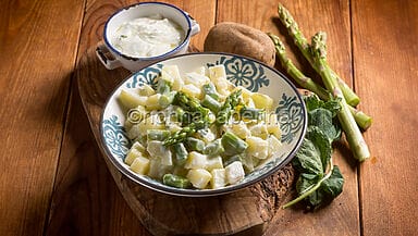 Asparagi e patate con yogurt e menta