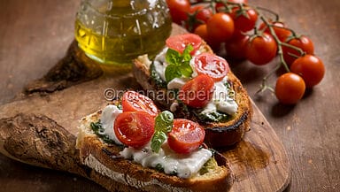 Crostone con burrata e pomodorini