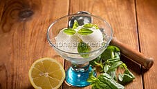 Gelato al basilico e limone: freschezza e gusto assicurati Gelato al basilico e limone: freschezza e gusto assicurati