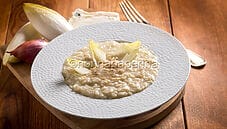Risotto con indivia e gorgonzola, un primo piatto chic Risotto con indivia e gorgonzola, un primo piatto chic