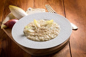 Risotto con indivia e gorgonzola, un primo piatto chic Risotto con indivia e gorgonzola, un primo piatto chic