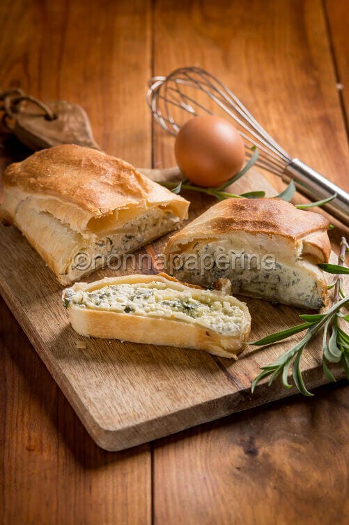 Rotolo di pasta sfoglia ripieno con carletti Rotolo di pasta sfoglia ripieno con carletti