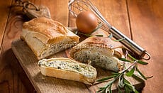 Rotolo di pasta sfoglia ripieno con carletti