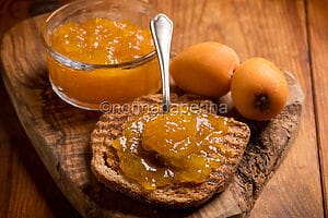 Composta di nespole e vaniglia, ottima come marmellata Composta di nespole e vaniglia, ottima come marmellata