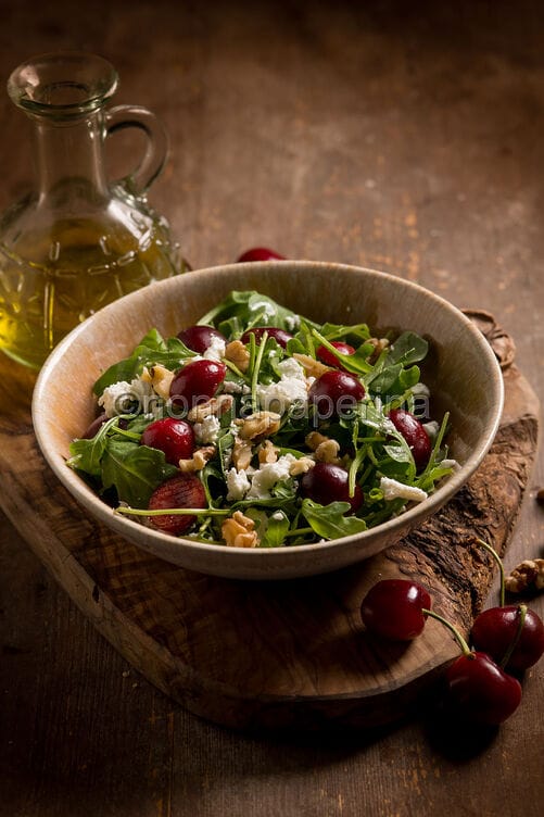 Insalata estiva con ciliegie e feta Insalata estiva con ciliegie e feta