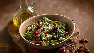 Insalata estiva con ciliegie e feta