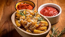 Pasta chips, come trasformare la pasta in uno stuzzichino Pasta chips, come trasformare la pasta in uno stuzzichino