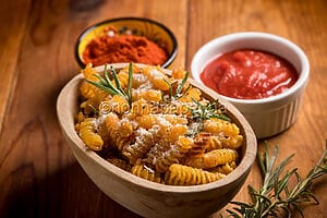 Pasta chips, come trasformare la pasta in uno stuzzichino Pasta chips, come trasformare la pasta in uno stuzzichino