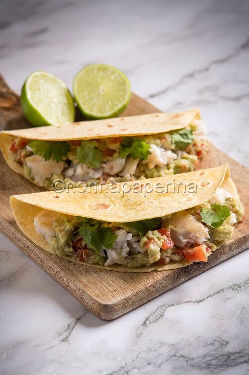 Tacos di pesce con salsa all’avocado