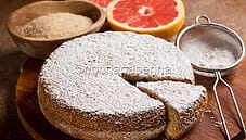 Torta al pompelmo e nocciole