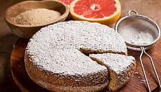 Torta al pompelmo e nocciole