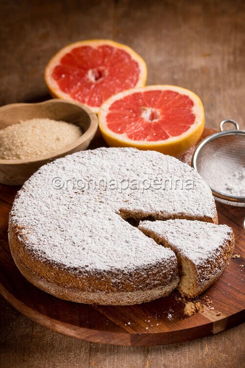 Torta al pompelmo e nocciole