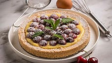 Crostata di ciliegie e crema pasticcera, un dolce originale Crostata di ciliegie e crema pasticcera, un dolce originale