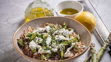 Insalata di farro con asparagi