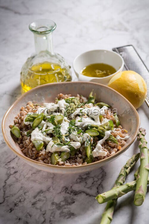 Insalata di farro con asparagi Insalata di farro con asparagi
