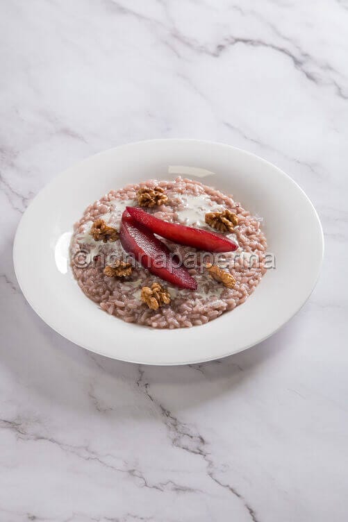 Risotto con pere rosse Risotto con pere rosse