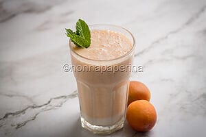 Smoothie alle albicocche e cocco: una bevanda da dessert Smoothie alle albicocche e cocco: una bevanda da dessert