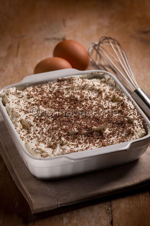 Tiramisù cremoso al pan di Spagna e meringa