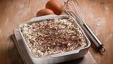 Tiramisù cremoso al pan di Spagna e meringa: una delizia!