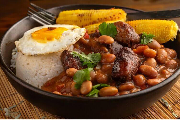 piatto tradizionale colombiano Bandeja Paisa