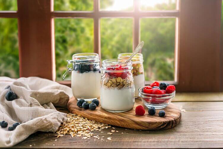 Yogurt vegetale fermentato a colazione Yogurt vegetale fermentato