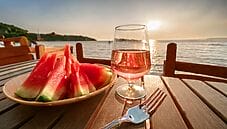 Anguria: proprietà, benefici e ricette estive Anguria: proprietà, benefici e ricette estive