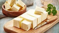 Burro: guida tra storia, tipologie, valori nutrizionali e usi in cucina Burro: guida tra storia, tipologie, valori nutrizionali e usi in cucina