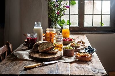 5 modi per usare i cibi fermentati a colazione: gusto, salute ed energia sin dal mattino